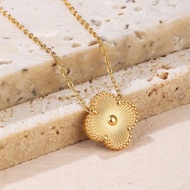 High-End Temperament Necklace Golden Light Luxury Style Clavicle Chain 2023 New Style High-End Tempe