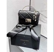 新加坡小CK✨ 520 七夕限定 心動時刻 禮盒 鏈條斜背包+蝴蝶手鍊Charles&Keith 黑   小方包 520限定