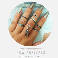 Set of 8 vintage rings