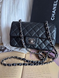 多年正版正貨商標門市現貨 可免息分期  連鑒定證書 Chanel Quilted Mini Rectangular classic flap black Caviar phw chain crossb