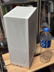 白色 ITX Gaming PC