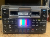 SONY 專業HVR-1500A HD 錄影機。                         可以播放 DVCPRO , DVCAM, DV,大細帶 1080 24p 720 HD SDI)