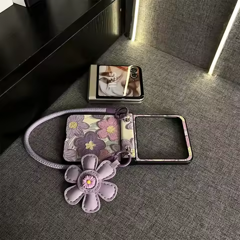 Cute Fresh Purple Flower Phone Case With Leather Rope Chain for Motorola Razr50 Razr 50 Ultra 70ultr