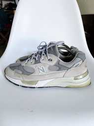Sepatu Sneaker New Balance M992 GR Classic Grey Authentic Second Original