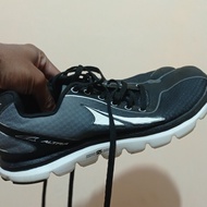 BERKUALITAS SEPATU RUNNING ALTRA KODE 516