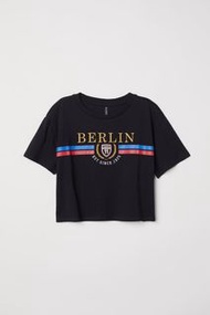 H&amp;M Berlin字樣T恤上衣