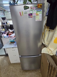 1)電視機Samsung Model: UA32T5300AJ — 32吋LED電視
2)電風扇KDK Model: M40RH —掛天花式風扇 X 2部
3) 家用款熱水爐HOTPOOL Model