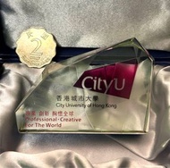 香港城市大學 水晶紙鎮 City University of Hong Kong Tinted crystal paper weight