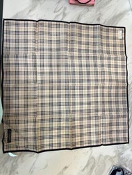 Burberry 格紋圍巾