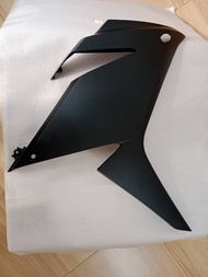 แฟริ่งตัวกลางด้านขวา (R)สำหรับรถCBR150R ปี 2019 รหัสสินค้าสีขาว แฟริ่งตัวกลางด้านขวา( R) A สีขาว 64