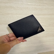 Prada 深藍防刮牛皮8卡對開短夾2MO513