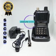 HT ICOM V80 VHF 136-174 MHz Second ORIGINAL JAPAN + CHARGER