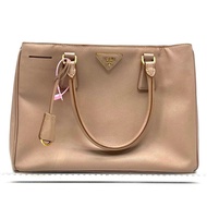 Prada 粉色經典 殺手包