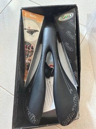 Selle italia 意大利碳纖維真皮座位 公路車 山地車 小輪徑 摺疊單車 rd mtb 小布 dahon 適用