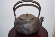 日本鐵壺 大容量 南部鐵器 少見松紋鐵壺 (二手)