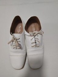 Royal Palace 白色皮鞋