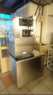 霜淇淋機.冰淇淋機.双淇淋機.中古冰淇淋機.麥當勞.漢堡王...等知名連鎖企業同款機型使用(我最便宜)(最後幾台庫存特價出清)好東西機會不多要買要快.慢來就沒有了..霜淇淋機.泰勒霜淇淋機.美國霜淇淋