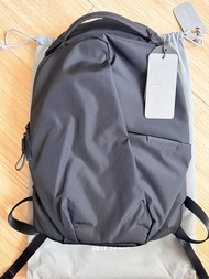 Able Carry Thirteen Daybag 黑色背包