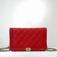 JS1586-CHANEL 紅色荔枝牛皮淡金釦 BOY WOC AP1117