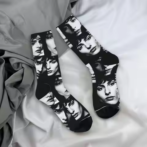 Actor Finn Wolfhard Socks Casual Stockings Adults Men Comfortable Cycling Socks Autumn Graphic Anti 