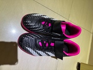Adidas 仿草足球鞋 碎釘