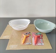 全新 膠餐墊枱墊 (30cm x 42cm) 橢圓形筲箕套裝 蔬果瀝水盆(28cm x 24.5cm) 不銹鋼 刨絲刀 削皮器 Brand new Placemats Draining basket 