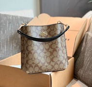 💜COACH 蔻馳Mollie Bucket Bag 小號奶茶色水桶包 手拿包 手提袋 斜挎包 單肩包