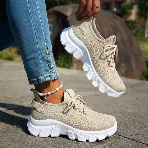 Women's 2025 Spring Knitted Shoes Lightweight Breathable Mom Shoes Plus Size Comfort Non-Slip Casual