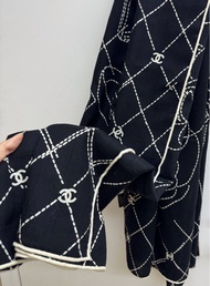 Chanel Scarf 95% new Chanel 黑色頸巾 披肩 圍巾