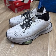 nike zoom type black white
