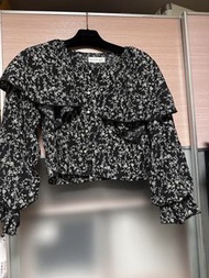 碎花上衣Pumpkin Port Black Floral Print Ruffle Blouse