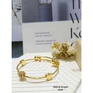 TO. 18k gold plated children's bracelet. diameter 4.8cm