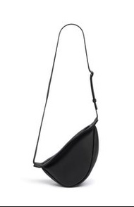 The row Slouchy Banana 小號粒面皮革單肩包