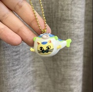 🇯🇵日本✨手繪 雞泡魚 貓 扭蛋 吊飾 掛飾 掛件 鎖匙扣✨緣起物 吉祥物 幸運 達摩 開運✨貓咪 貓奴 狸貓 招財貓 動物 昭和 和風 復古 Vintage 妖怪 武士 膽大黨 高速婆婆 貓咪老師 