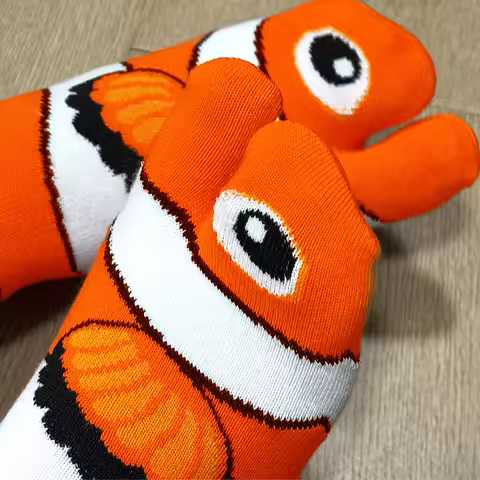 New Split Toe Clown Fish Socks Cute Cartoon Two Toe Socks For Women Autumn/winter Mid Tube Boneless 