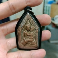 泰国佛牌，坤平抱妻佛牌khun paen，龙婆爽 lp shuang，wat banlalom，2519年。女人缘。