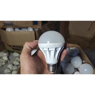 9 WATT WING LOK LED BULB