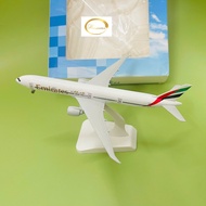 Boeing B777 Emirates Airlines Airplane Model - 1/400 Scale Molded, High Quality Beautiful Glossy Pow