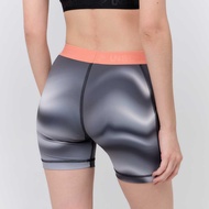 UNBOUND TIME RIPPLE BIKE SHORT > BLACK กางเกงเลกกิ้งขาสั้นพิมพ์ลายทั้งตัว