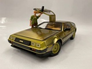 1:18合金模型車，大約28 cm長，可以開門（回到未來原形車）