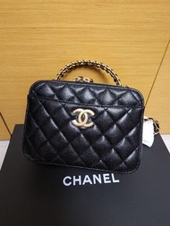 Chanel 22's handle camera bag!