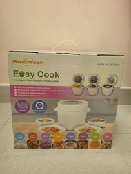 全新未開封+連保養:Smartech Easy Cook 智能多功能電飯煲 (SC-2398)  智能全自動煮食功能(集煮飯、煲粥、煲湯、蒸煮、燜燉、焗蛋糕、翻熱多種烹調功能)+ 預設開始時間及保溫功