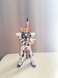 Bandai EG RX-93-v2 Hi-v Gundam 模型