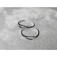 Elegant Hug Ring (Silver)