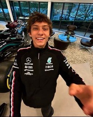 Adidas x Mercedes-AMG Petronas F1 聯名款運動防風軟殼夾克外套