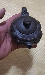 中國宜興，三腳蟾蜍紫砂壺
