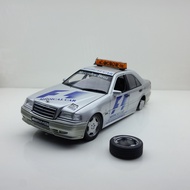 UT1: 18 Mercedes-Benz C36 AMG F1 Medical Car