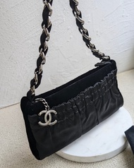 中古Chanel 緞絨雙拼銀鏈腋下包