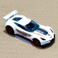 LOOSE Hot Wheels Corvette C7R White Hotwheels Corvette C7R White Hot Wheels Corvette C7R HW Race Tea