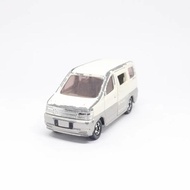 DV99 Nissan Elgrand - Tomica Diecast Move Parts Scale 64 Children's Toy Car